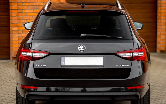 Skoda Superb cena 56800 przebieg: 265000, rok produkcji 2016 z Radom małe 781